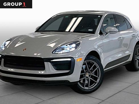 Used 2022 Porsche Macan AWD/4WD image 1