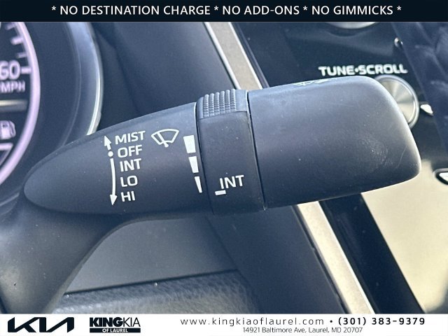 Used 2020 Toyota Camry XLE FWD image 12