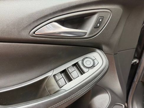 Used 2022 Buick Encore GX Preferred w/ Cold Weather Comfort Package FWD image 19