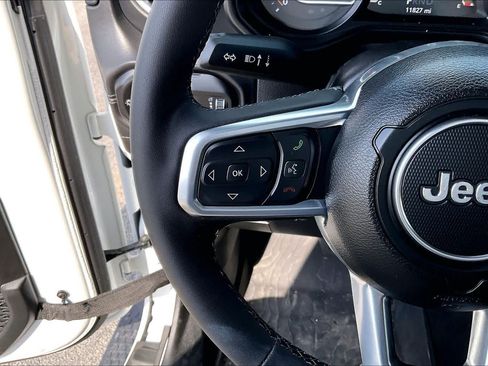 Used 2025 Jeep Wrangler Unlimited Sahara AWD/4WD image 20