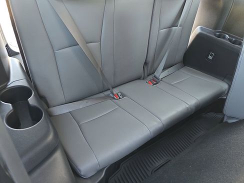 Used 2023 Toyota Highlander XLE image 16