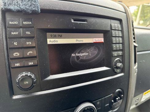 Used 2018 Mercedes-Benz Sprinter 2500 image 12