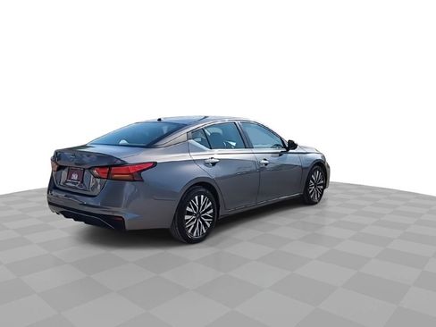 Used 2025 Nissan Altima 2.5 SV image 8