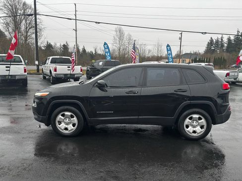 Used 2017 Jeep Cherokee Sport AWD/4WD image 4