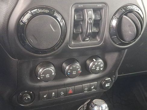 Used 2014 Jeep Wrangler Unlimited Sahara AWD/4WD image 15