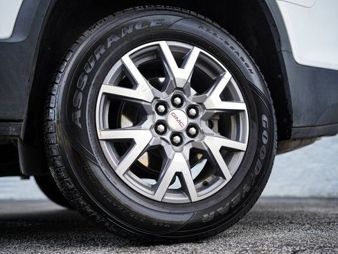 Used 2023 GMC Acadia SLT image 19