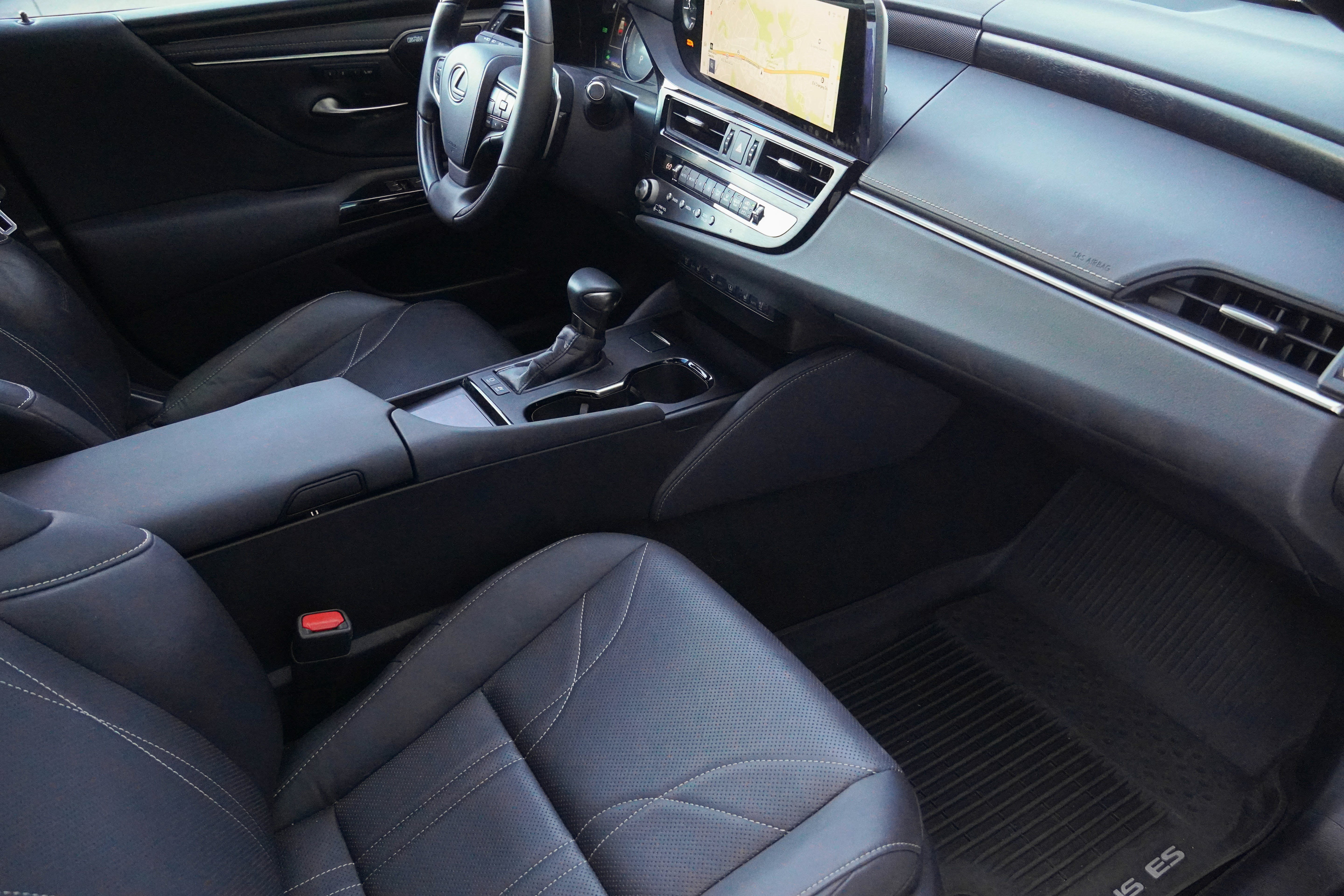 Used 2024 Lexus ES 300h Ultra Luxury w/ Accessory Package (Z2) FWD image 10