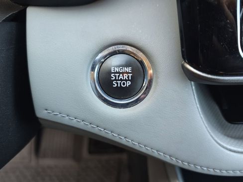 Used 2023 Toyota Highlander XLE image 23