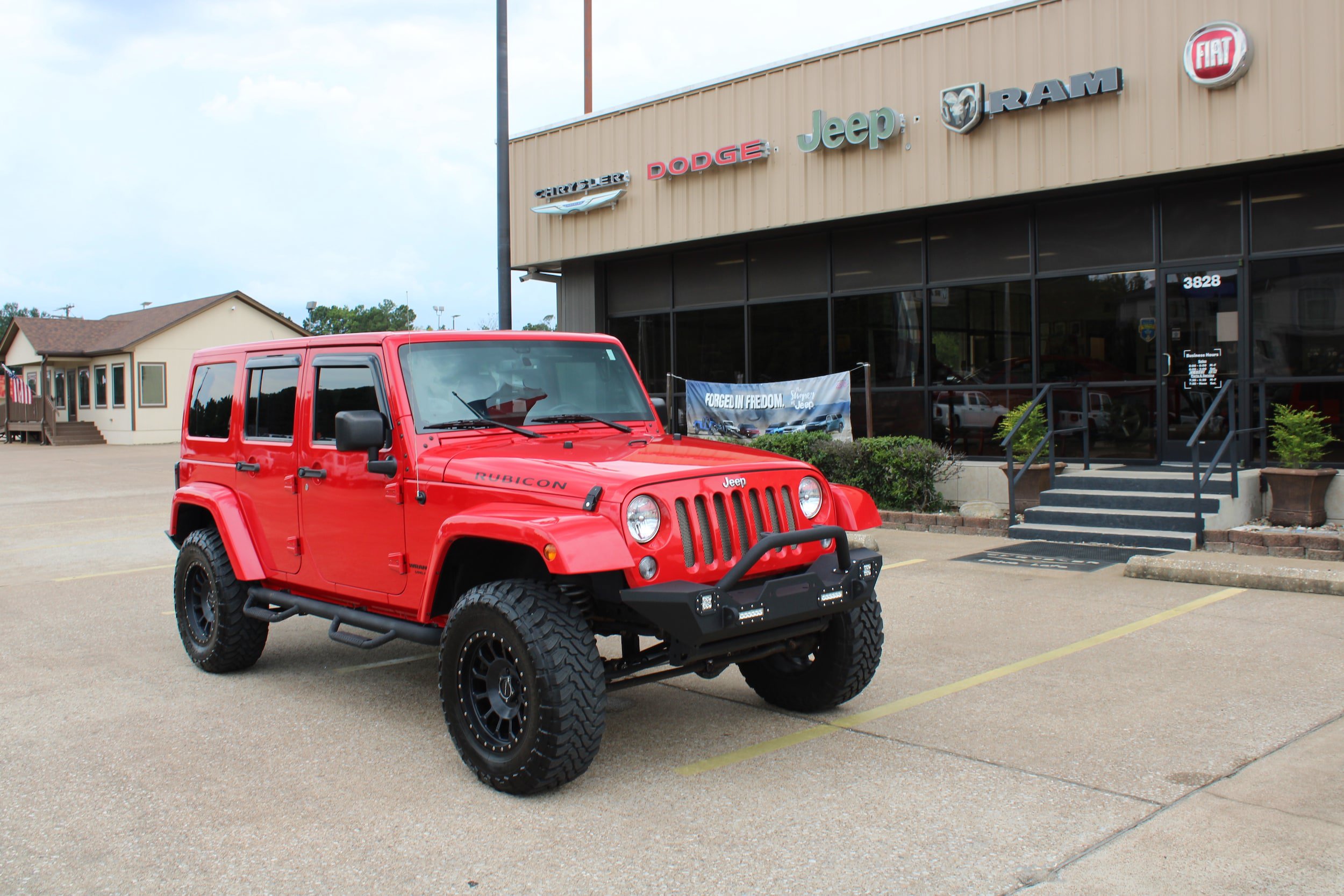 Used 2015 Jeep Wrangler Unlimited Rubicon w/ Connectivity Group AWD/4WD image 5