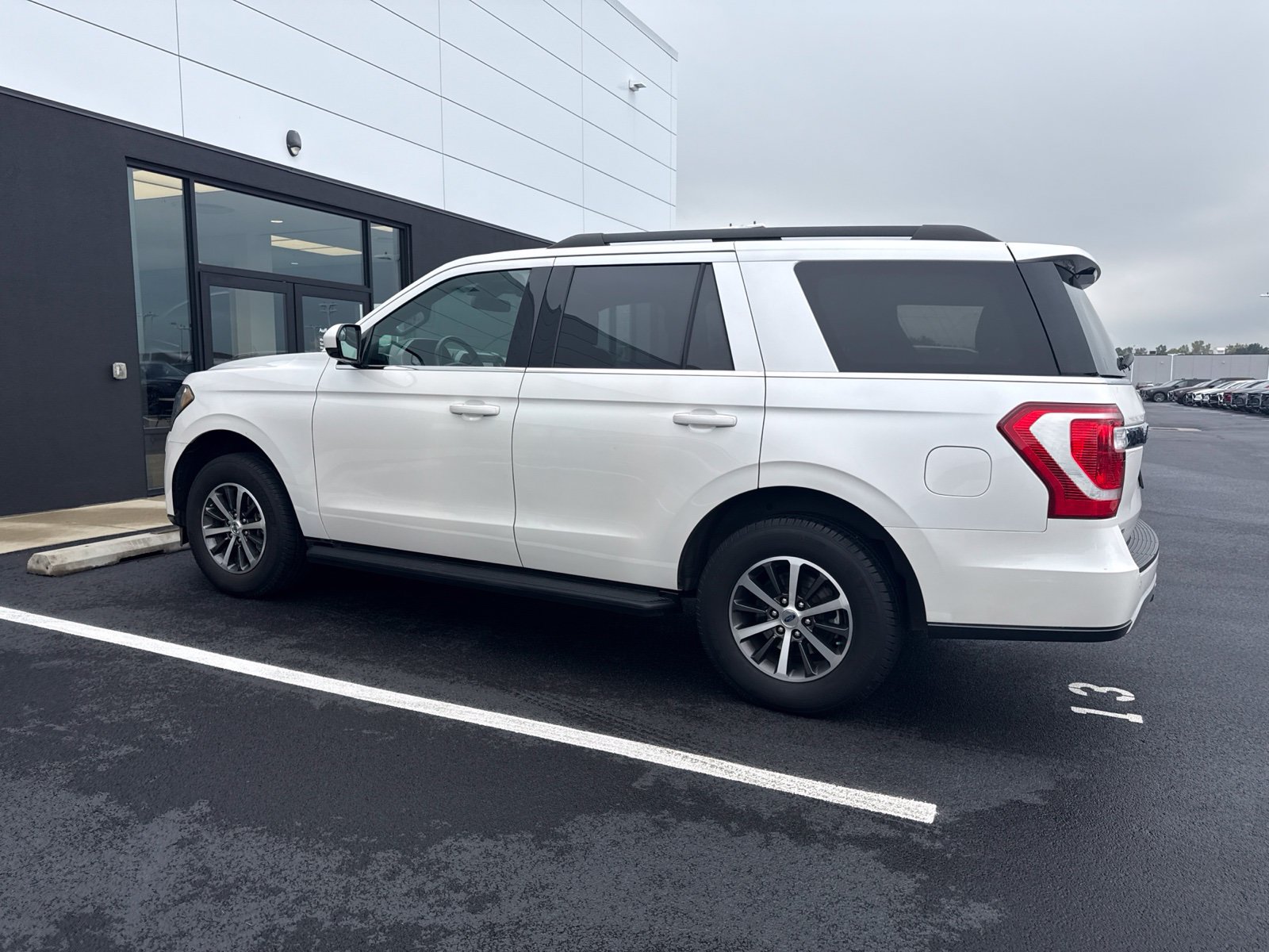 Used 2019 Ford Expedition XLT AWD/4WD image 2