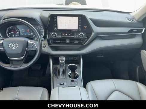 Used 2022 Toyota Highlander XLE FWD image 46