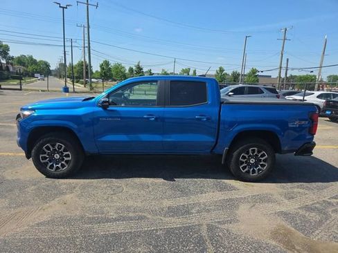 Used 2023 Chevrolet Colorado Z71 w/ Z71 Convenience Package 2 AWD/4WD image 2
