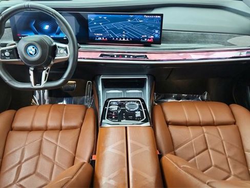 Used 2023 BMW i7 xDrive60 image 88