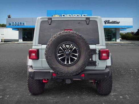 Used 2024 Jeep Wrangler Unlimited Rubicon AWD/4WD image 4