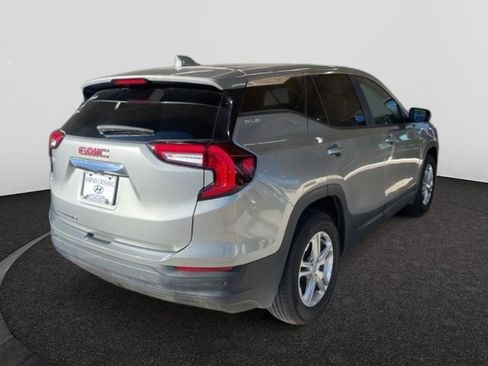 Used 2023 GMC Terrain SLE image 3