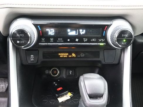 Used 2022 Toyota RAV4 XLE image 15