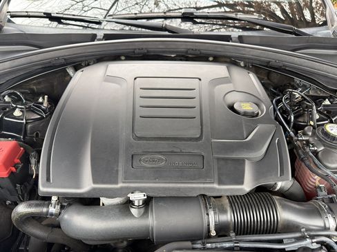 Used 2019 Land Rover Range Rover Velar R-Dynamic SE image 11