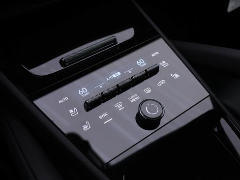 Used 2024 Porsche Cayenne Coupe image 19