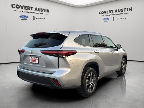 Used 2021 Toyota Highlander XLE image 5