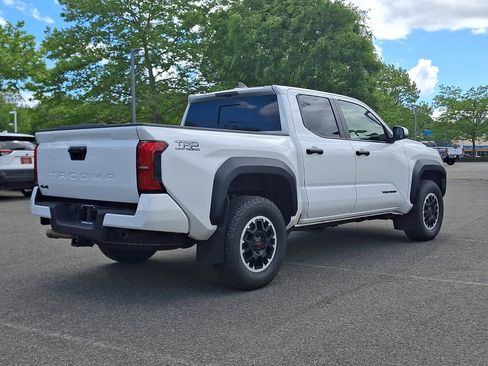 Certified 2024 Toyota Tacoma TRD Off-Road w/ TRD Off Road Upgrade Package AWD/4WD image 5