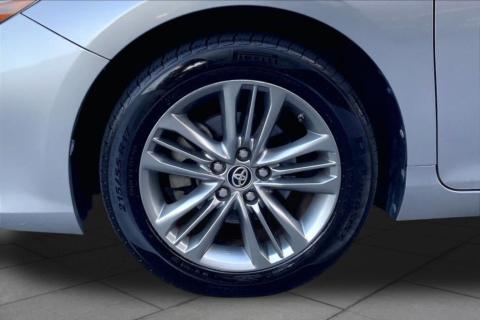 Used 2016 Toyota Camry SE FWD image 11