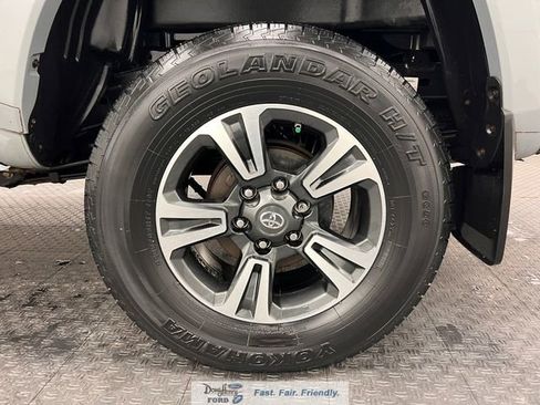 Used 2019 Toyota Tacoma TRD Sport w/ Technology Package AWD/4WD image 21