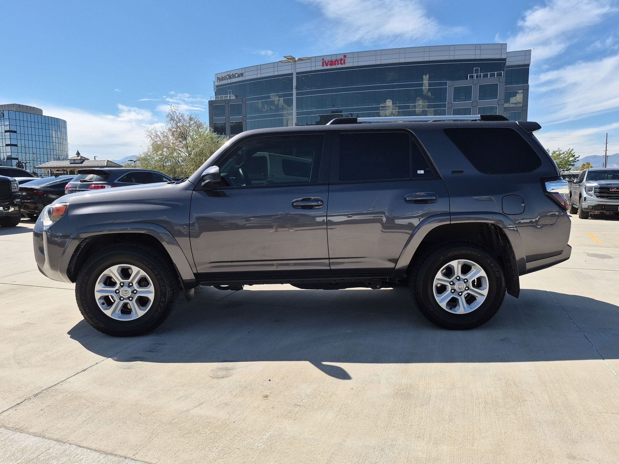 Used 2022 Toyota 4Runner SR5 AWD/4WD image 3