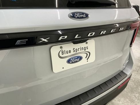 New 2026 Ford Explorer Active w/ Active Comfort Package AWD/4WD image 5