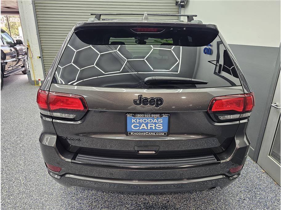 Used 2018 Jeep Grand Cherokee Altitude AWD/4WD image 4