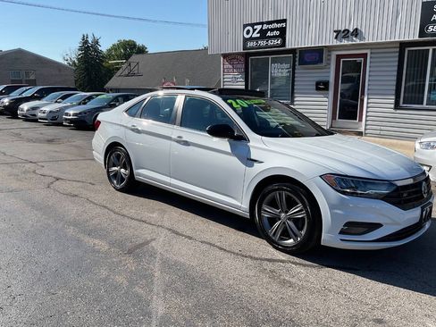 Used 2020 Volkswagen Jetta R-Line w/ R-Line Cold Weather Package FWD image 3