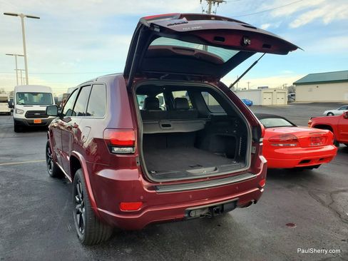 Used 2019 Jeep Grand Cherokee Altitude image 11