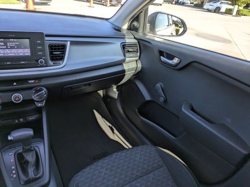 Used 2018 Kia Rio LX image 12