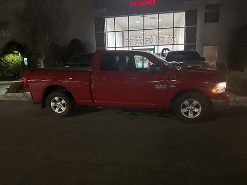Used 2017 RAM 1500 Classic SLT image 1