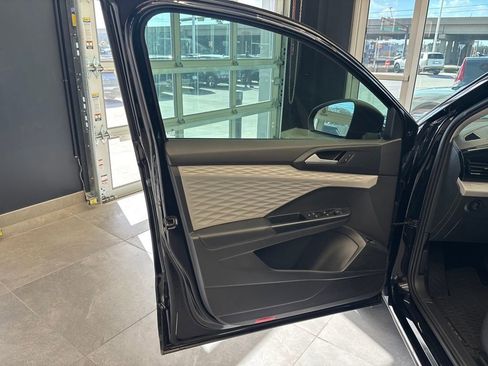 Used 2023 Volkswagen Taos S image 11