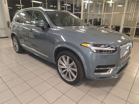 Used 2023 Volvo XC90 B6 Plus image 2