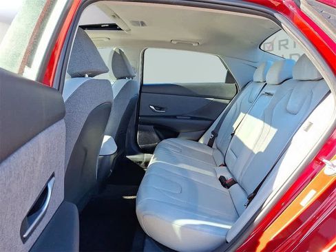 Used 2025 Hyundai Elantra Limited image 8