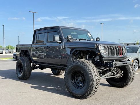 Used 2020 Jeep Gladiator Overland w/ Trailer Tow Package AWD/4WD image 3