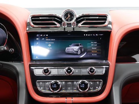 Used 2022 Bentley Bentayga AWD/4WD image 37
