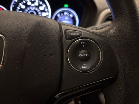 Used 2021 Honda HR-V LX image 15