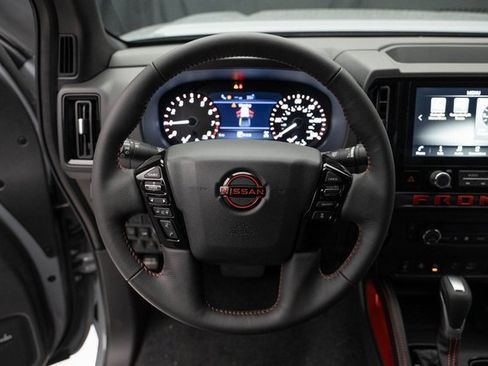 Used 2025 Nissan Frontier PRO-4X w/ Pro Convenience Package image 26