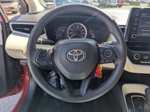 Used 2020 Toyota Corolla LE FWD image 12