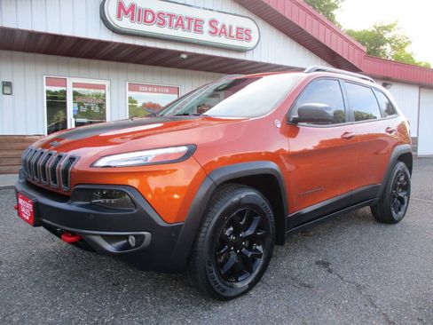 Used 2014 Jeep Cherokee Trailhawk w/ Technology Group AWD/4WD image 2