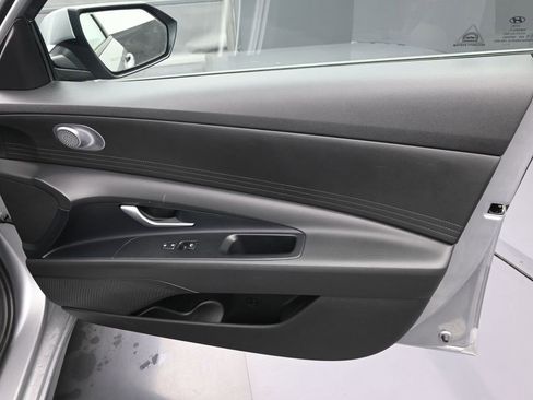 Used 2023 Hyundai Elantra SEL w/ Preferred Accessory Package FWD image 19