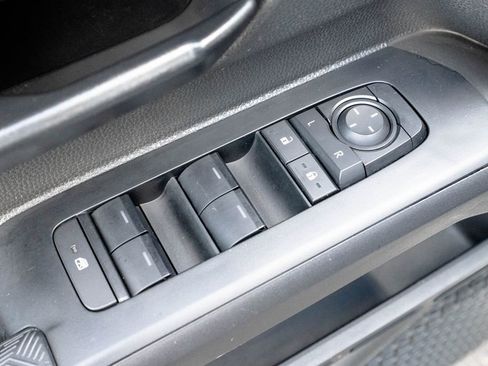 Used 2025 Toyota Tacoma SR5 AWD/4WD image 18