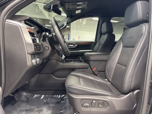 Used 2025 GMC Yukon XL Denali image 9