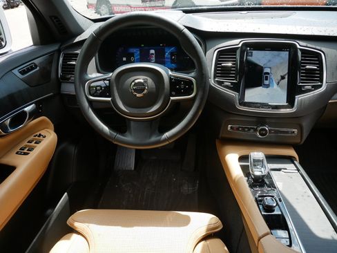 Certified 2025 Volvo XC90 T8 Ultra w/ Protection Package Premier AWD/4WD image 11
