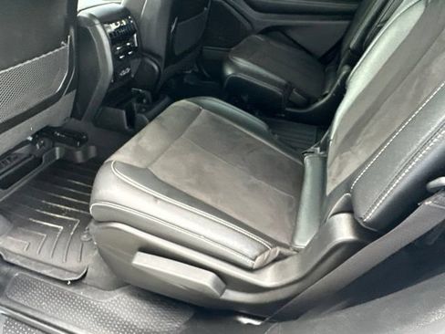 Used 2024 Jeep Grand Cherokee L Altitude RWD image 17