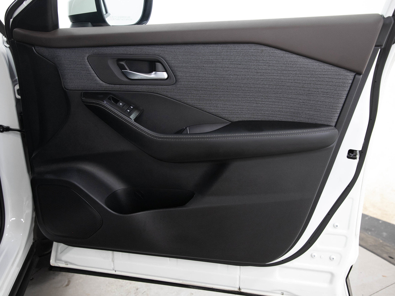 Used 2023 Nissan Rogue SV AWD/4WD image 9