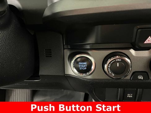 Used 2019 Toyota Tacoma TRD Off-Road AWD/4WD image 6