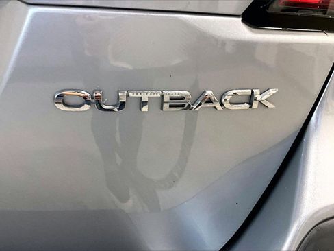 Used 2022 Subaru Outback Limited image 7